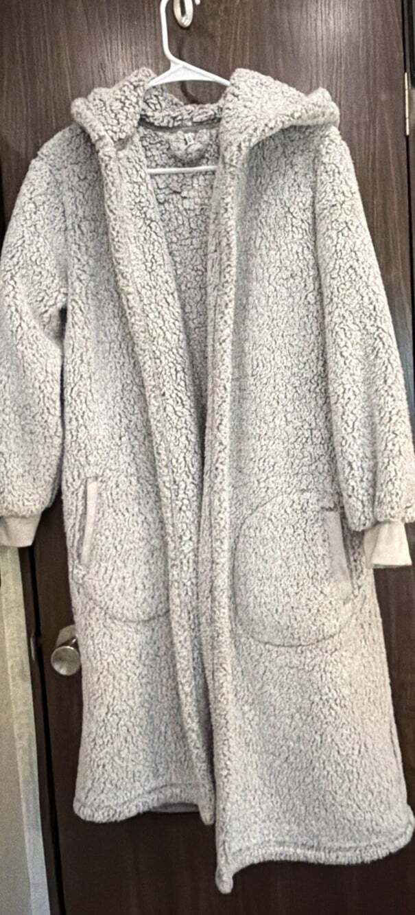 Pottery Barn Light Gray Cozy Plush Hooded Bathrobe, One Size NO BELT